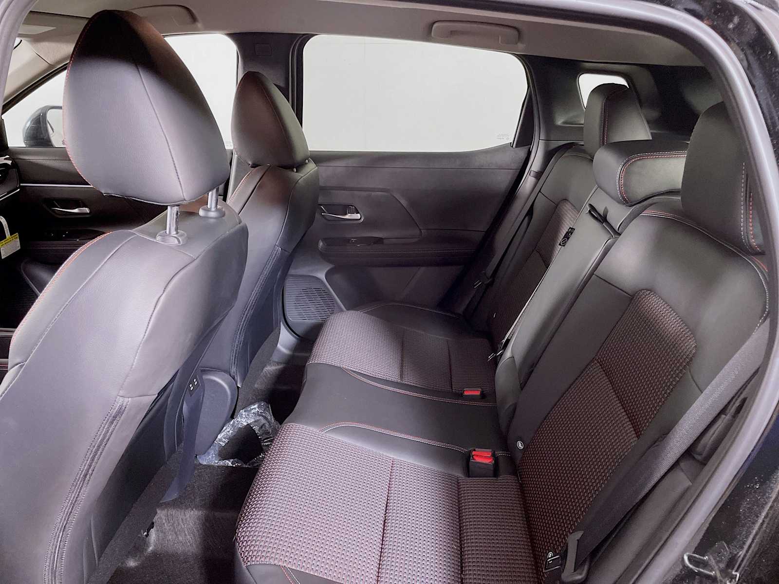 2025 Nissan Kicks SR photo 4