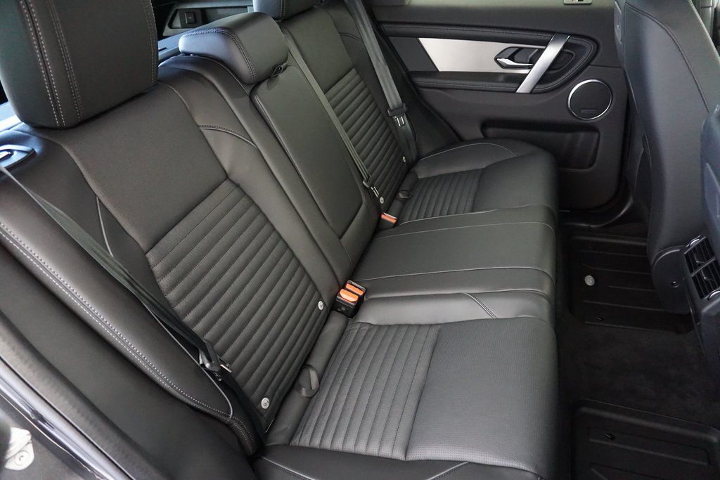 2025 Land Rover Discovery Sport SE photo 25