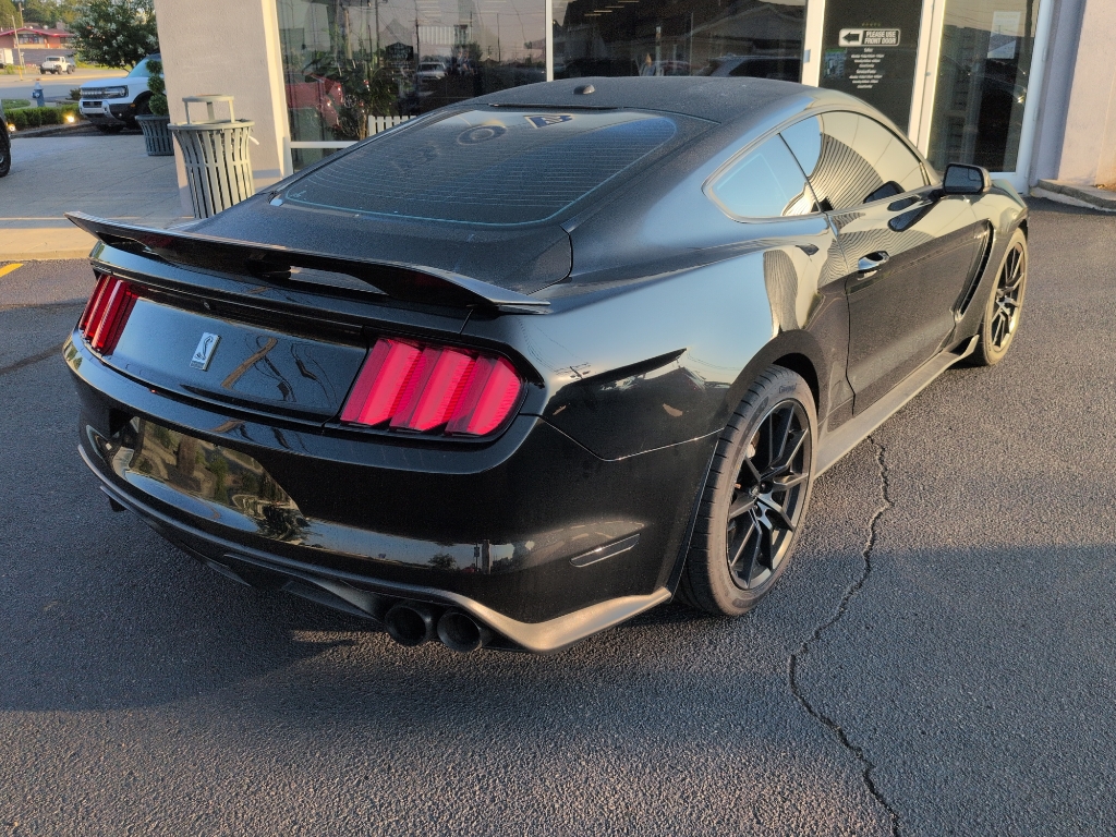 2017 Ford Mustang Shelby GT350 photo 2