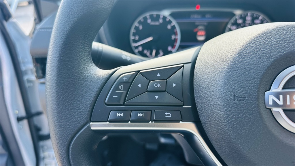 2025 Nissan Sentra SV photo 17