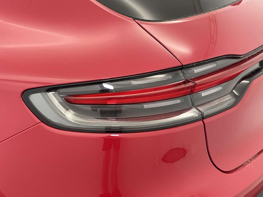 2025 Porsche Macan Base photo 16