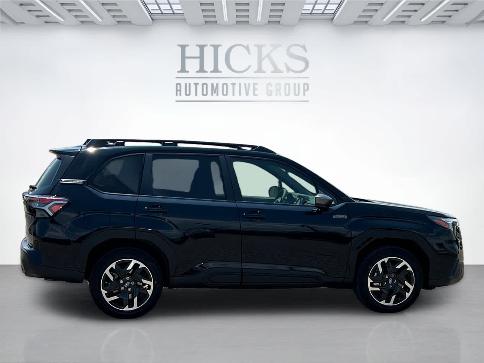 2025 Subaru Forester Premium photo 3