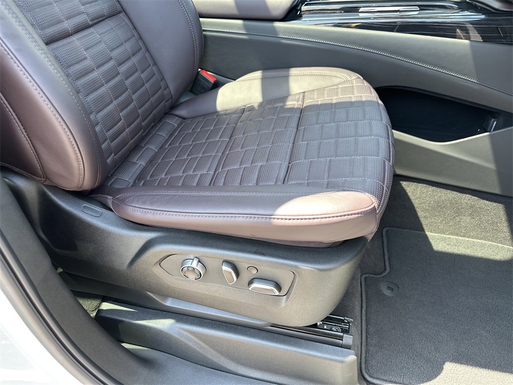 2024 Cadillac Escalade V-Series photo 31