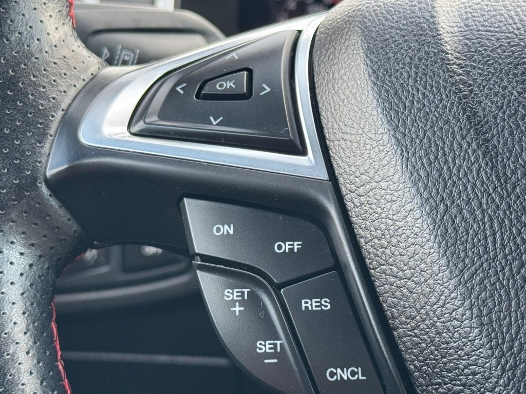 2021 Ford Edge ST photo 17