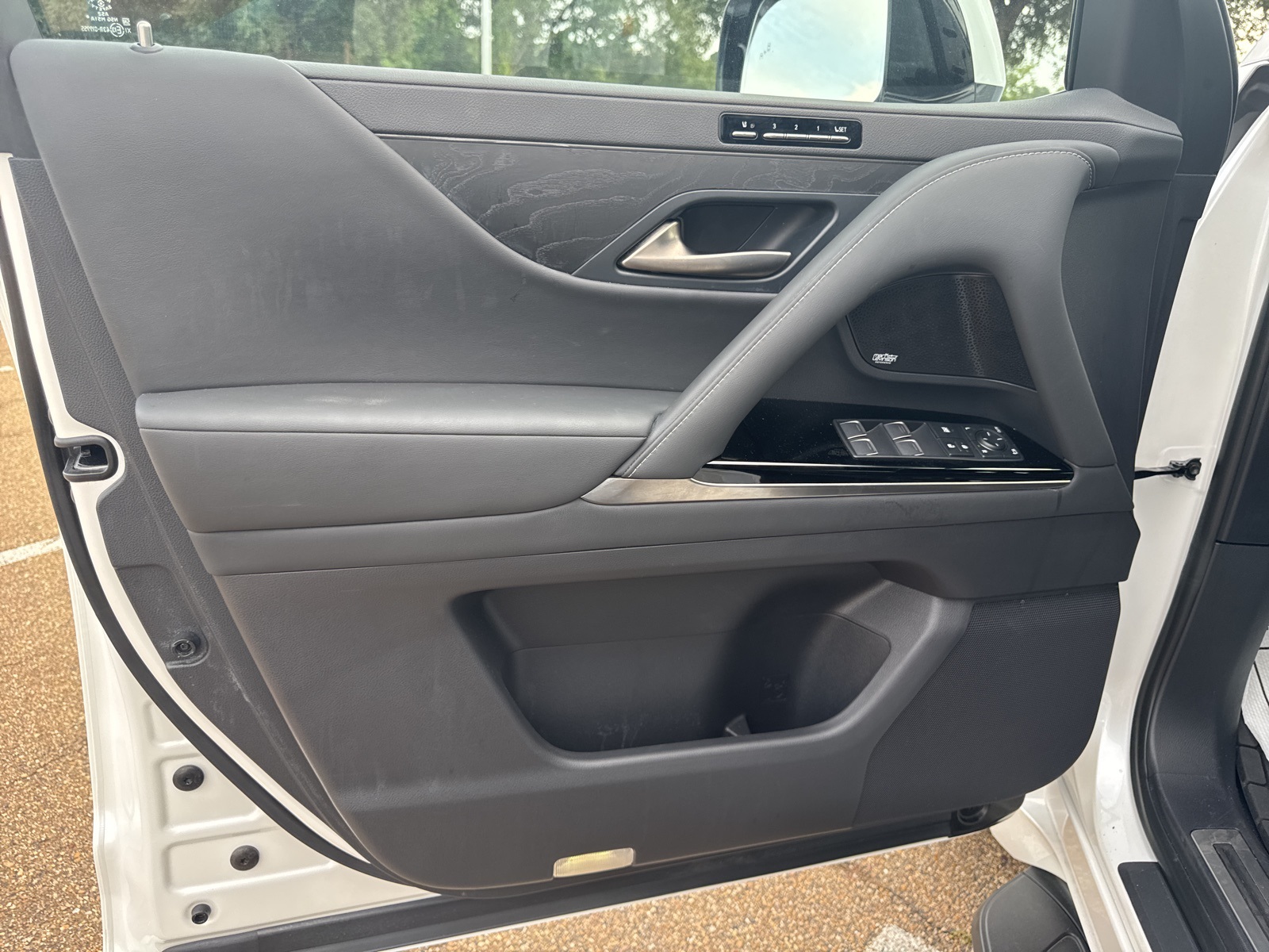 2022 Lexus LX 600 Ultra Luxury photo 22