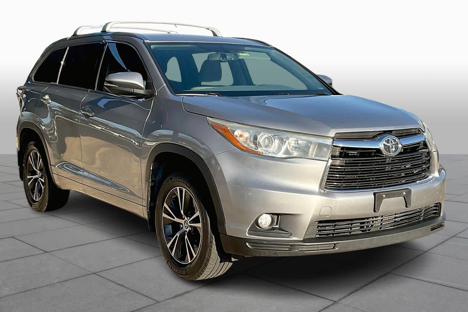 2016 Toyota Highlander XLE photo 2