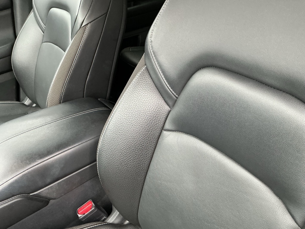 2023 Nissan Pathfinder SL photo 3