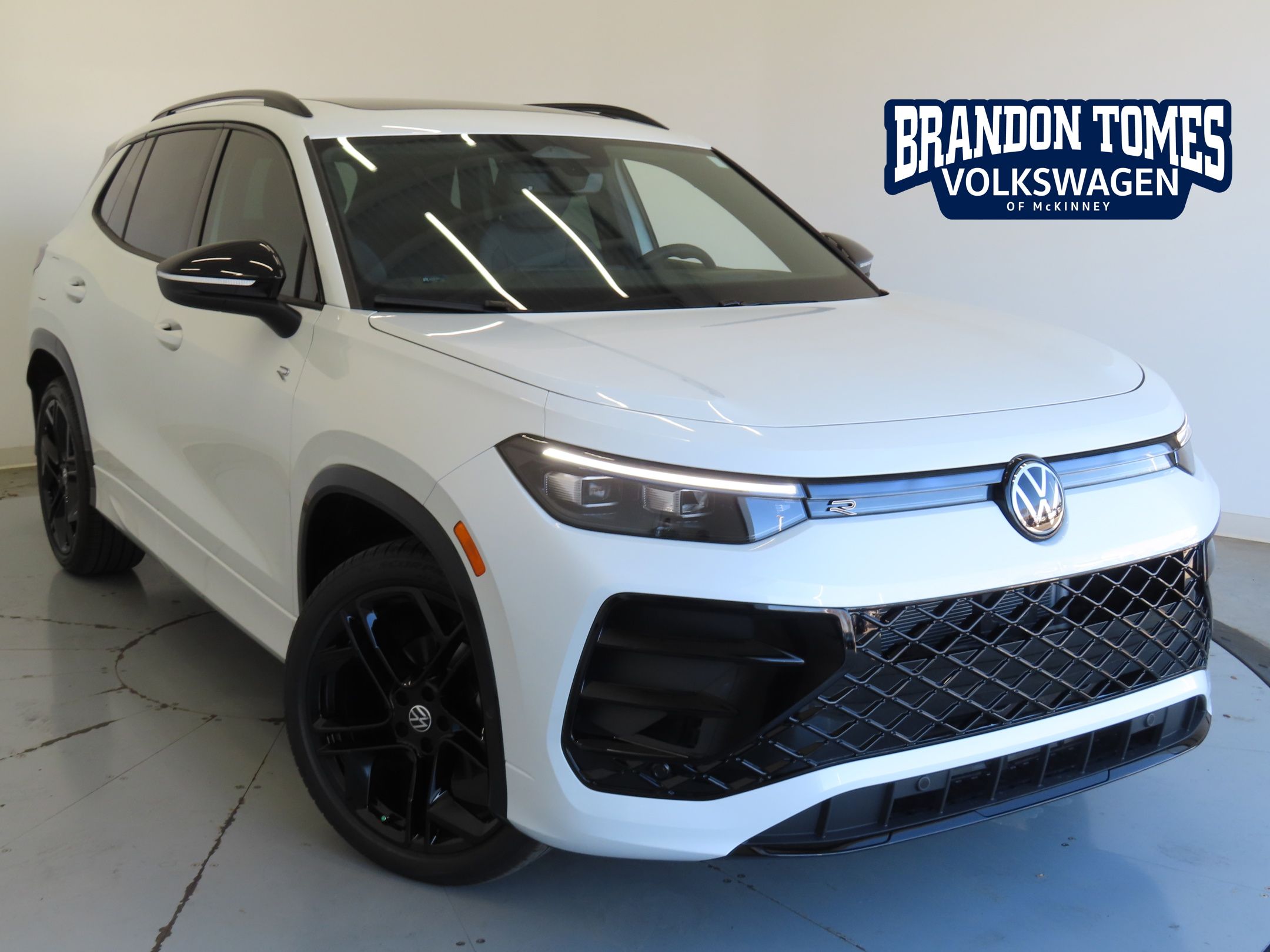 2026 Volkswagen Tiguan SE R-LINE BLACK's photo