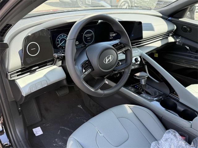 2025 Hyundai Elantra Hybrid Limited photo 2