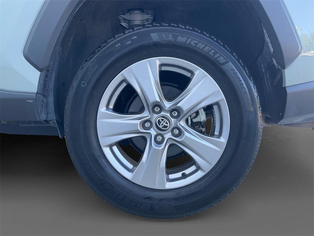 2023 Toyota RAV4 XLE photo 5