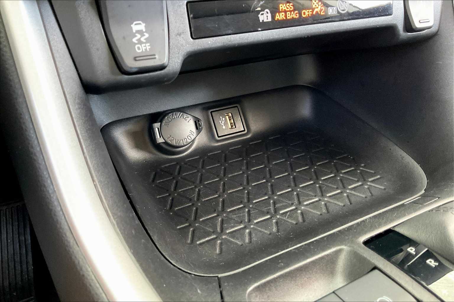 2024 Toyota RAV4 XLE photo 29
