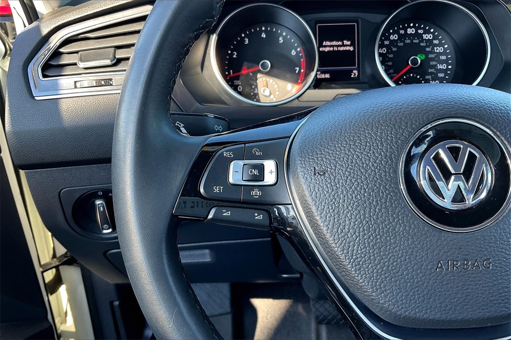 2020 Volkswagen Tiguan SE photo 16