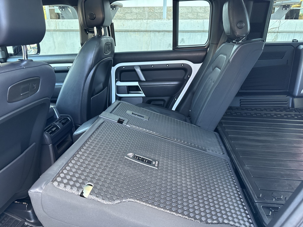 2022 Land Rover Defender 110 X-Dynamic HSE photo 23