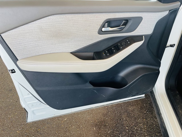 2022 Nissan Rogue SV photo 10