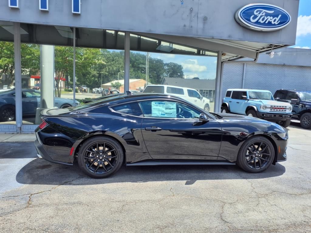 2025 Ford Mustang EcoBoost Premium photo 4