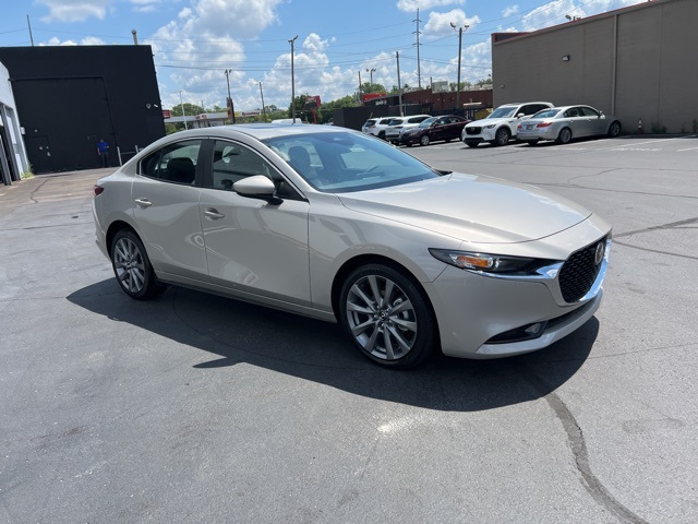 2025 Mazda Mazda3 2.5 s Preferred photo 2