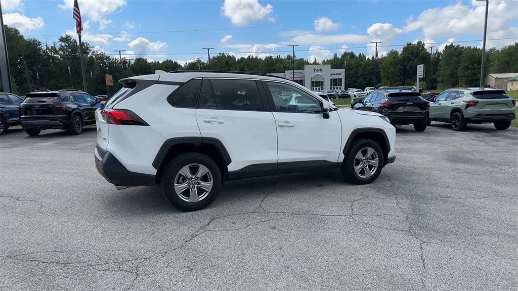 2023 Toyota RAV4 XLE photo 8