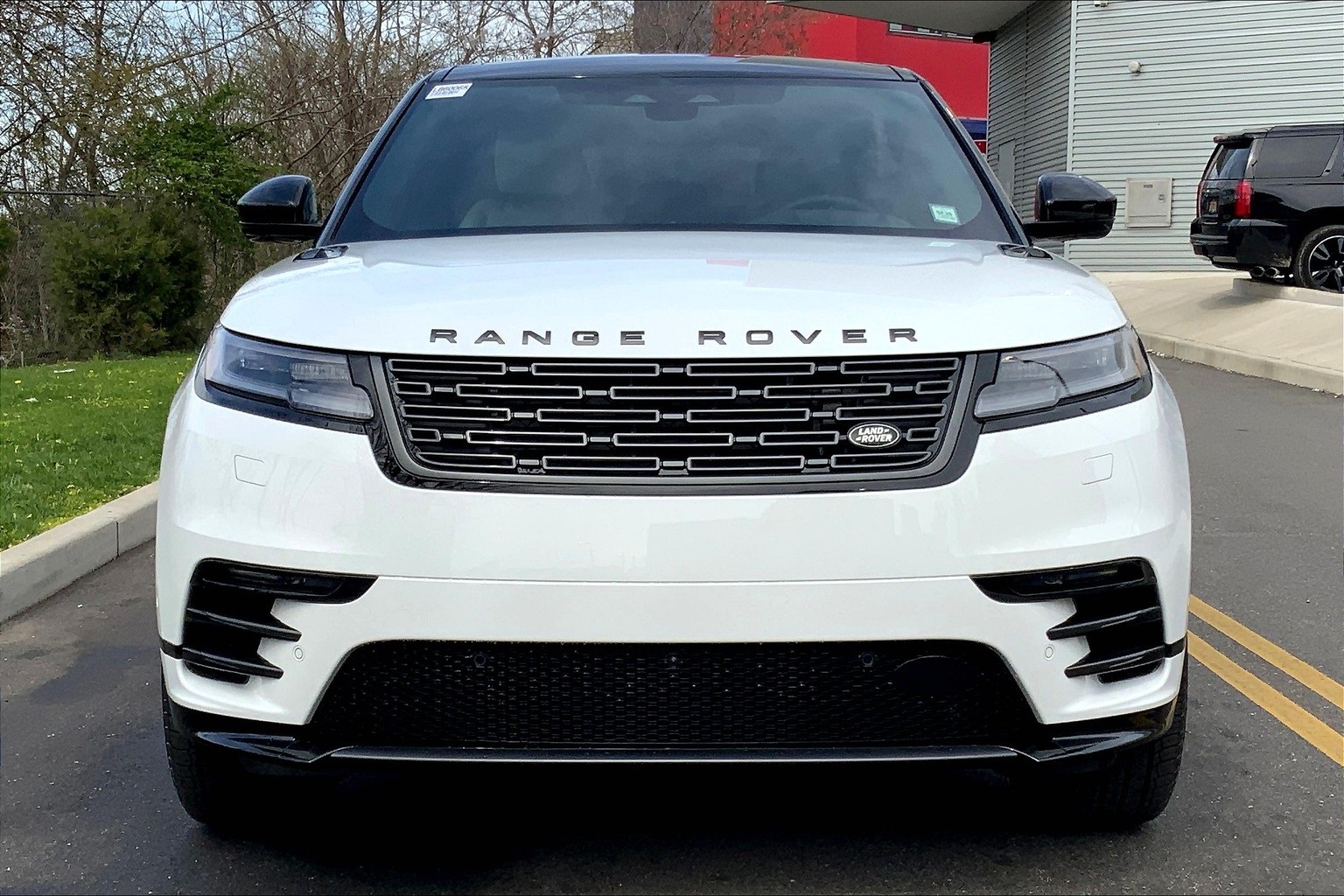 2026 Land Rover Range Rover Velar SE photo 2