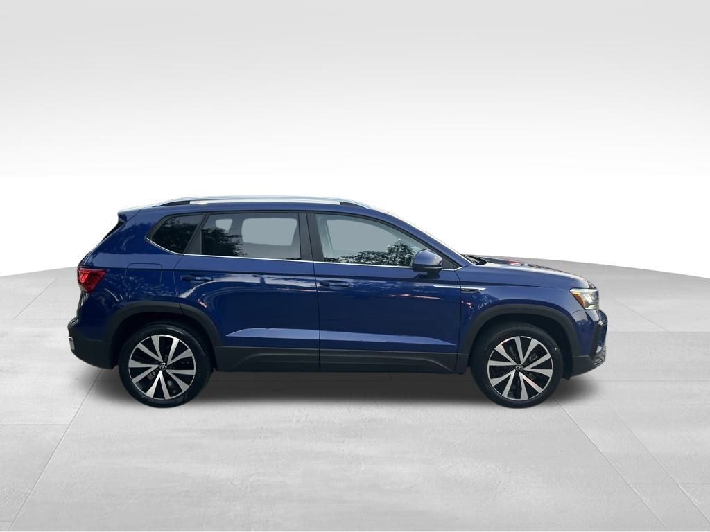 2022 Volkswagen Taos SE photo 3