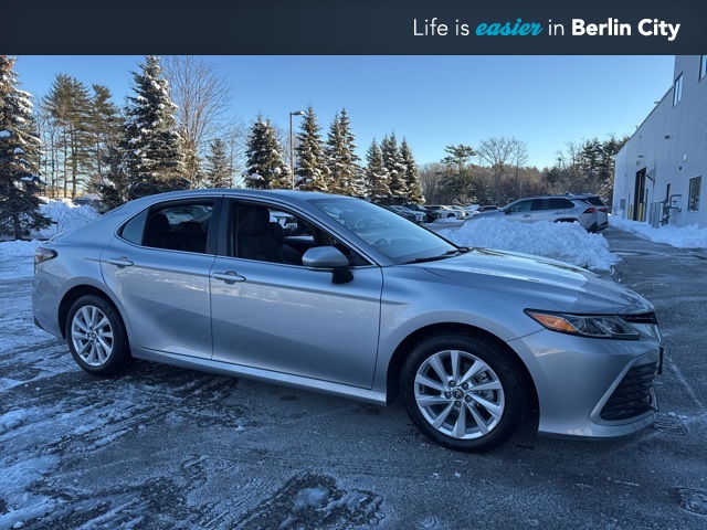 2023 Toyota Camry LE's photo