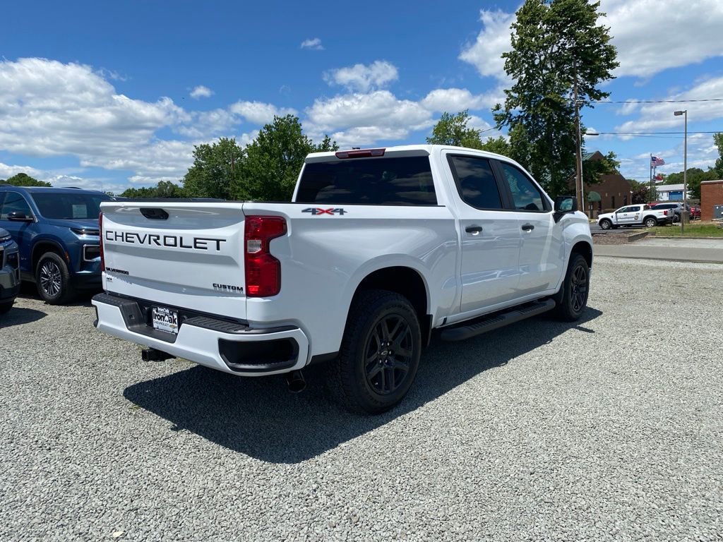 2025 Chevrolet Silverado 1500 Custom photo 3