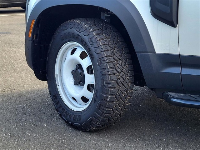 2024 Land Rover Defender 110 S photo 26