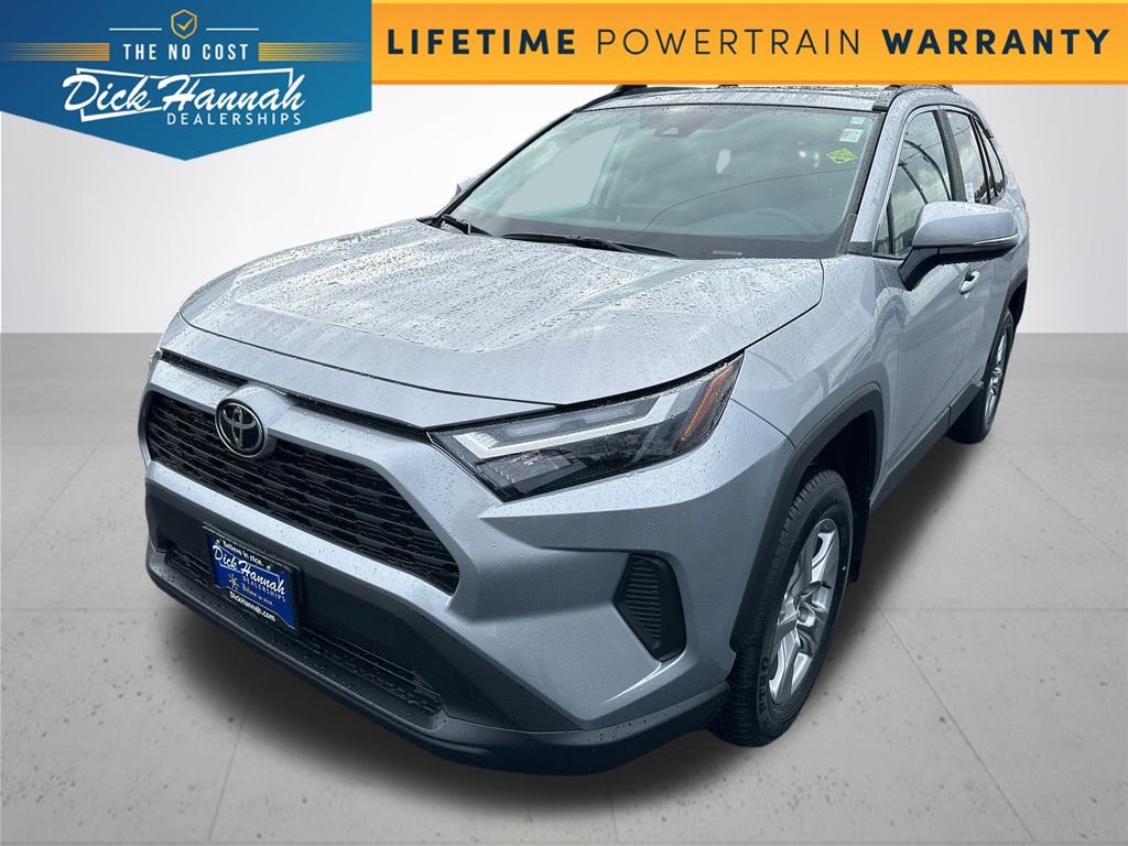 2025 Toyota RAV4 XLE's photo