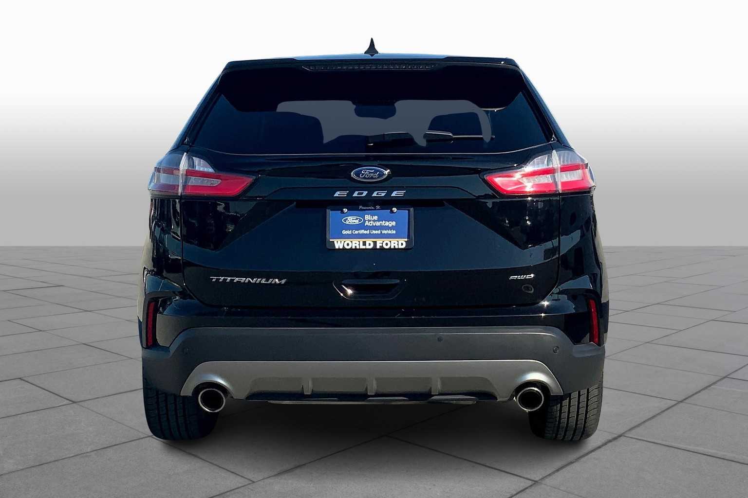 2024 Ford Edge Titanium photo 4