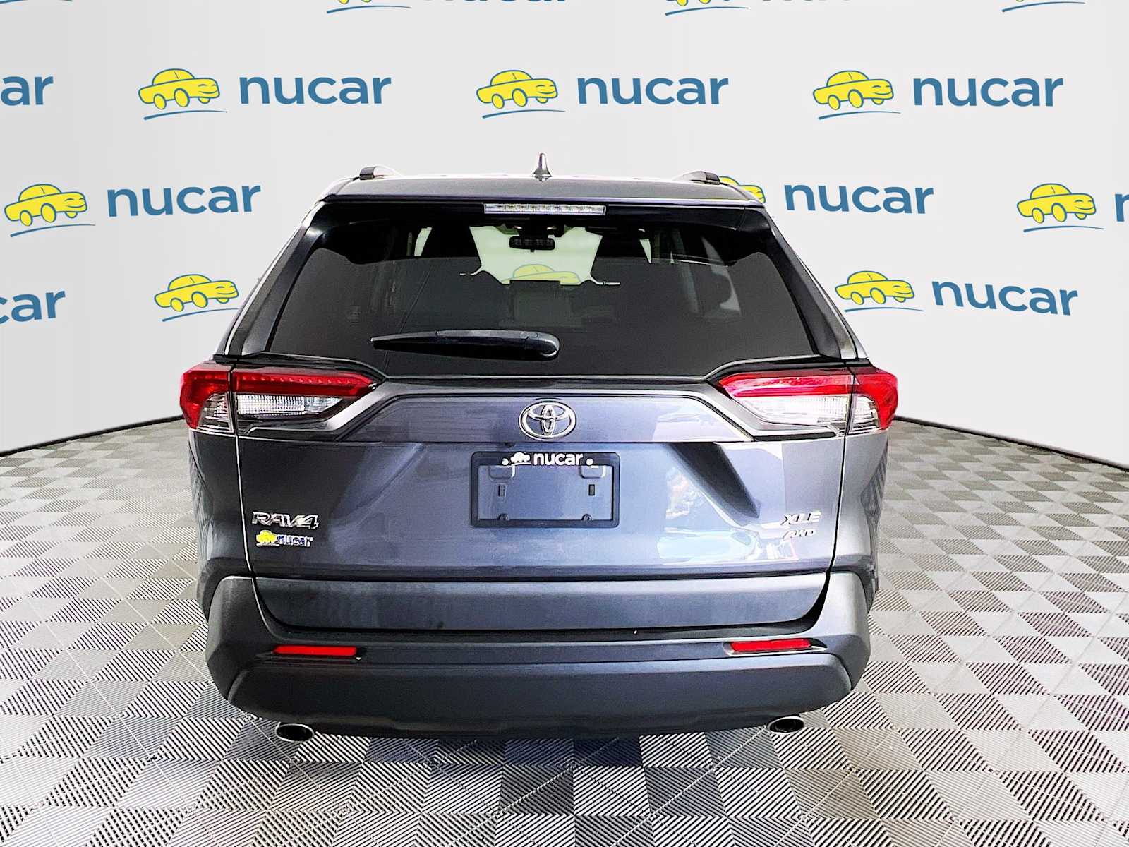 2019 Toyota RAV4 XLE photo 4