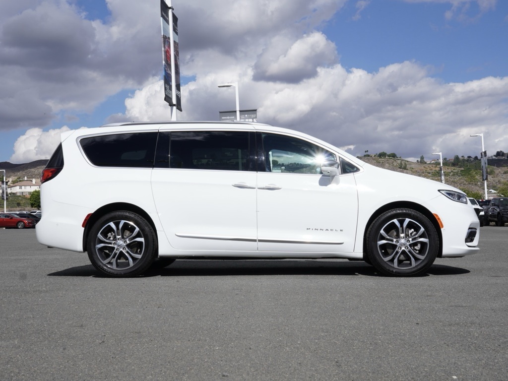 2021 Chrysler Pacifica Pinnacle photo 2