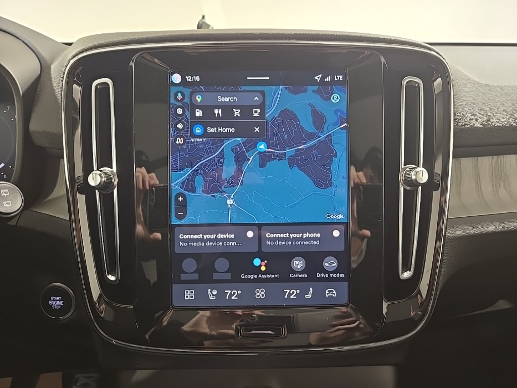 2026 Volvo XC40 Plus photo 16