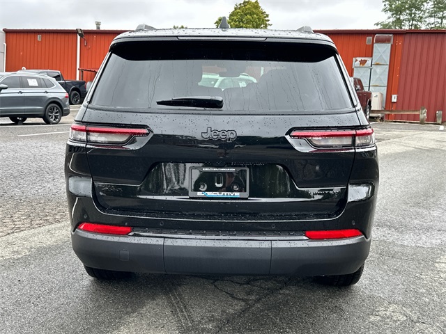 2025 Jeep Grand Cherokee Limited photo 3
