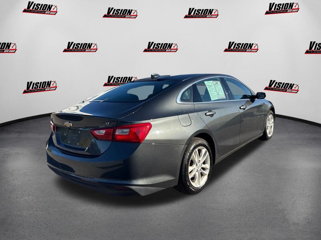 2017 Chevrolet Malibu 1LT photo 5