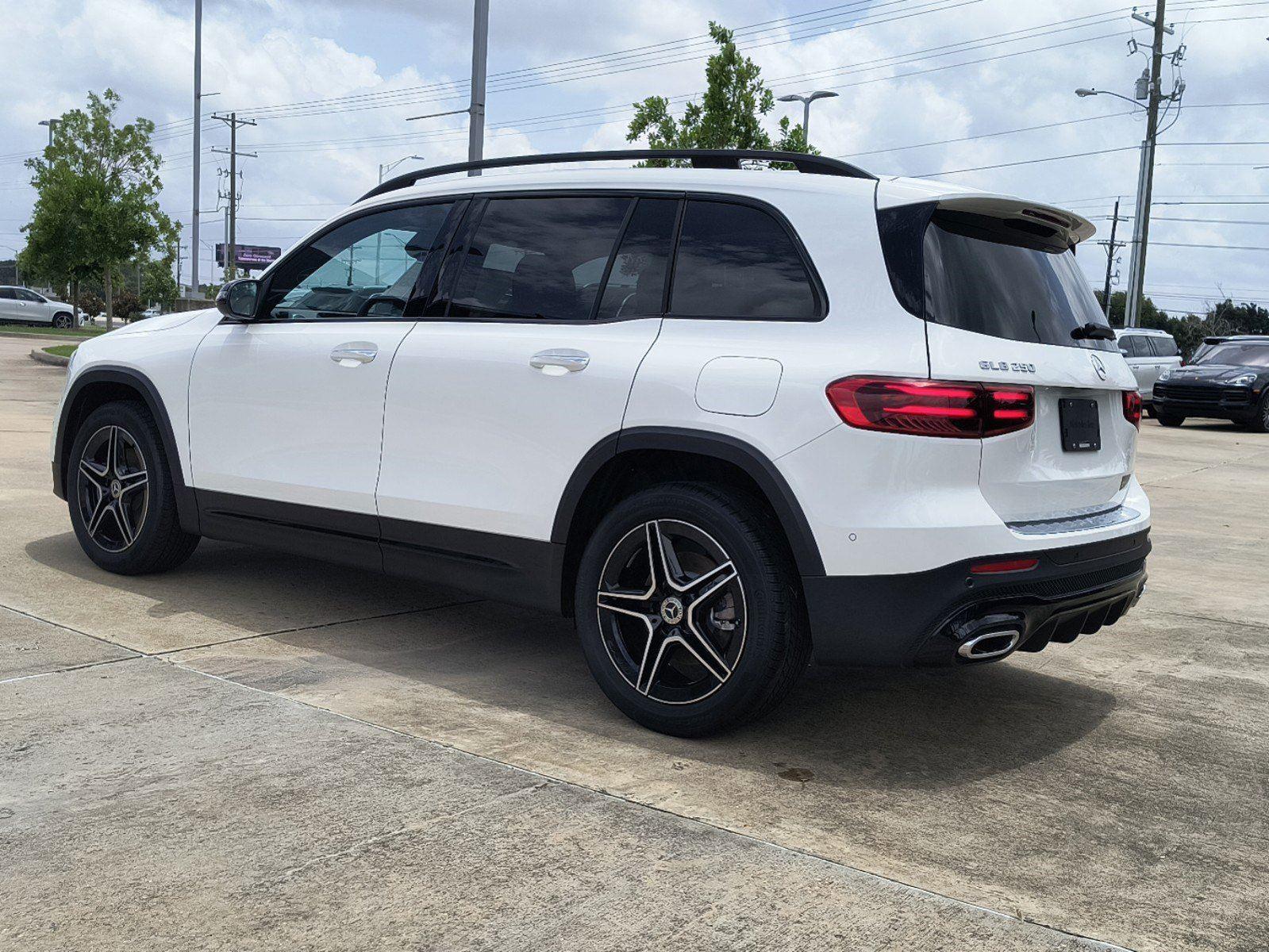 2024 Mercedes Benz GLB 250 photo 3
