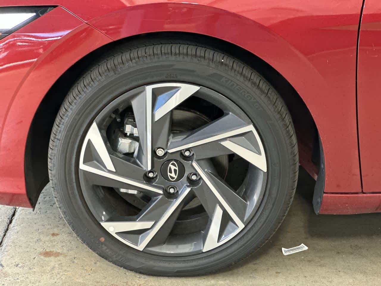 2025 Hyundai Elantra Limited photo 10
