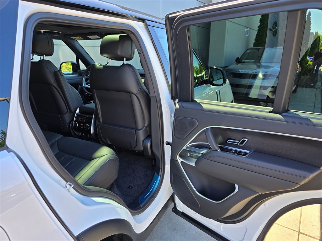 2025 Land Rover Range Rover SE photo 26
