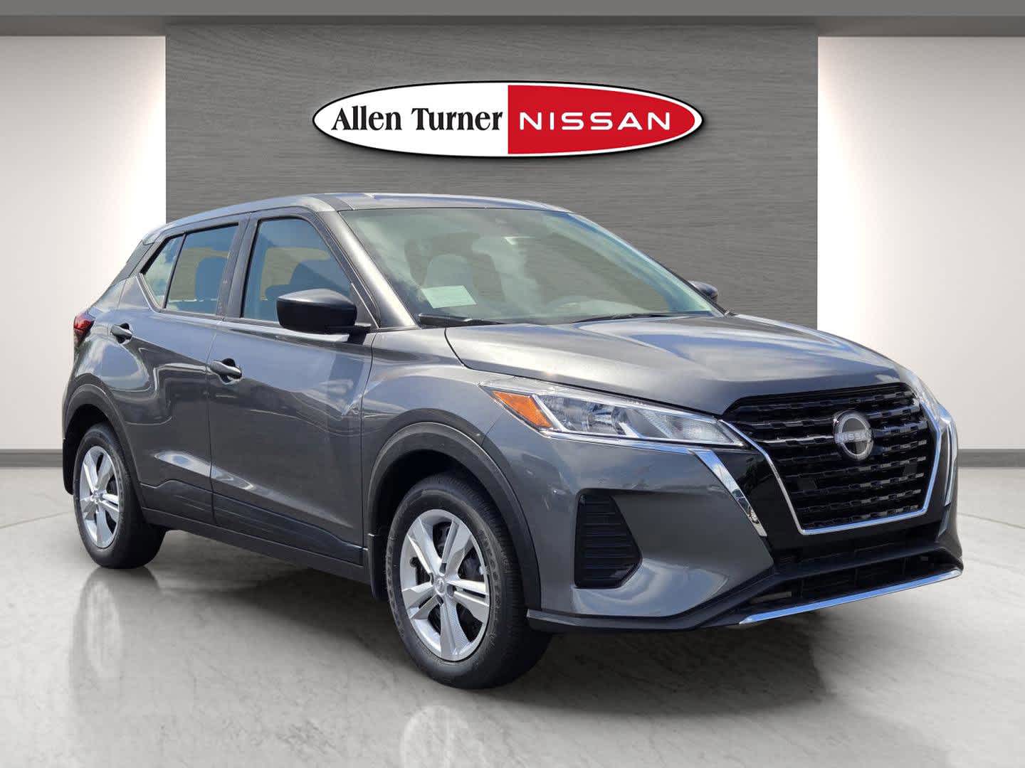 2025 Nissan KICKS PLAY Base's photo