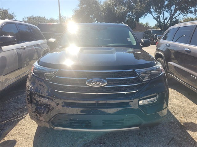 2023 Ford Explorer XLT photo 2