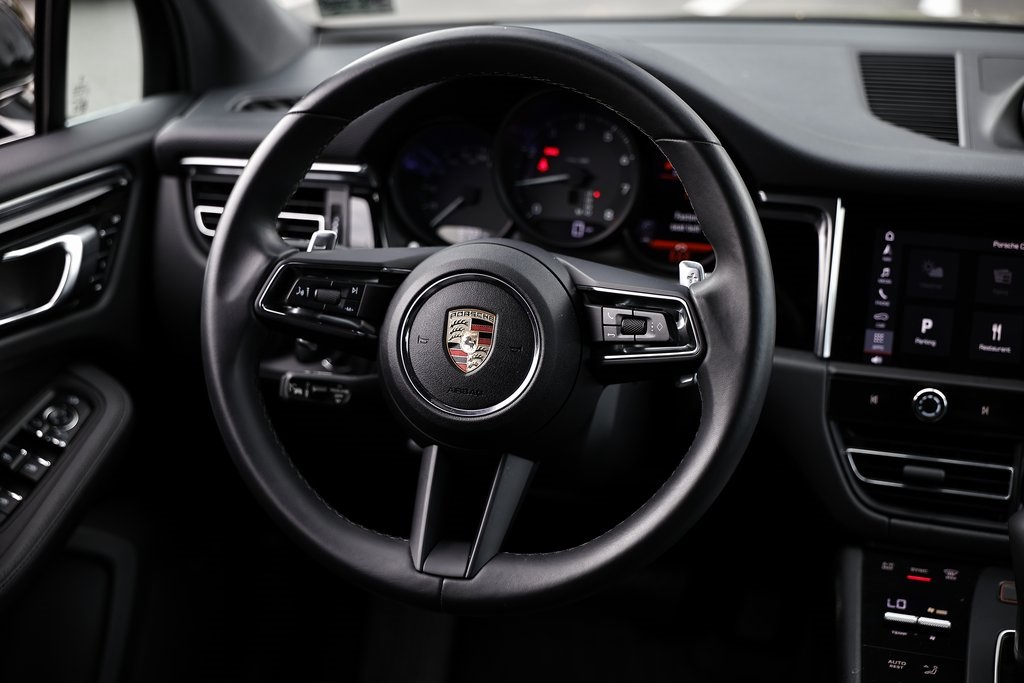2024 Porsche Macan T photo 25