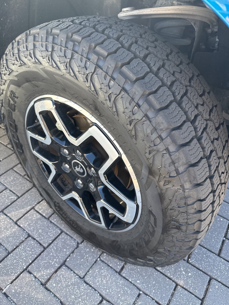 2022 Ford Bronco Outer Banks photo 3