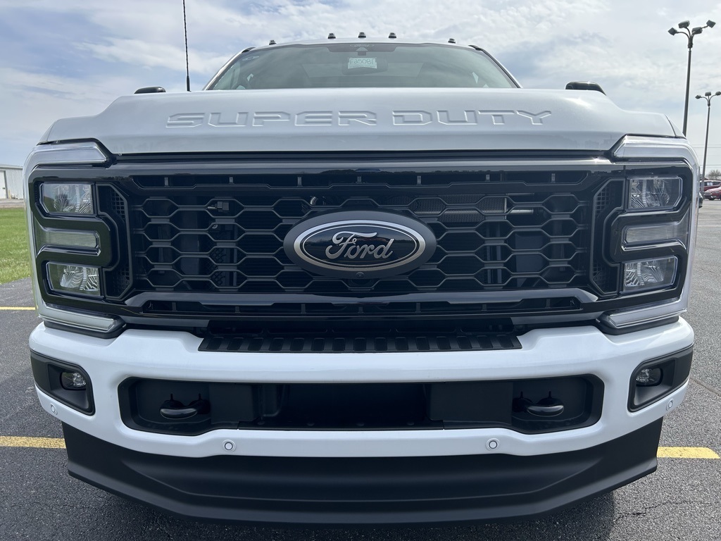 2025 Ford F-350 Lariat photo 2