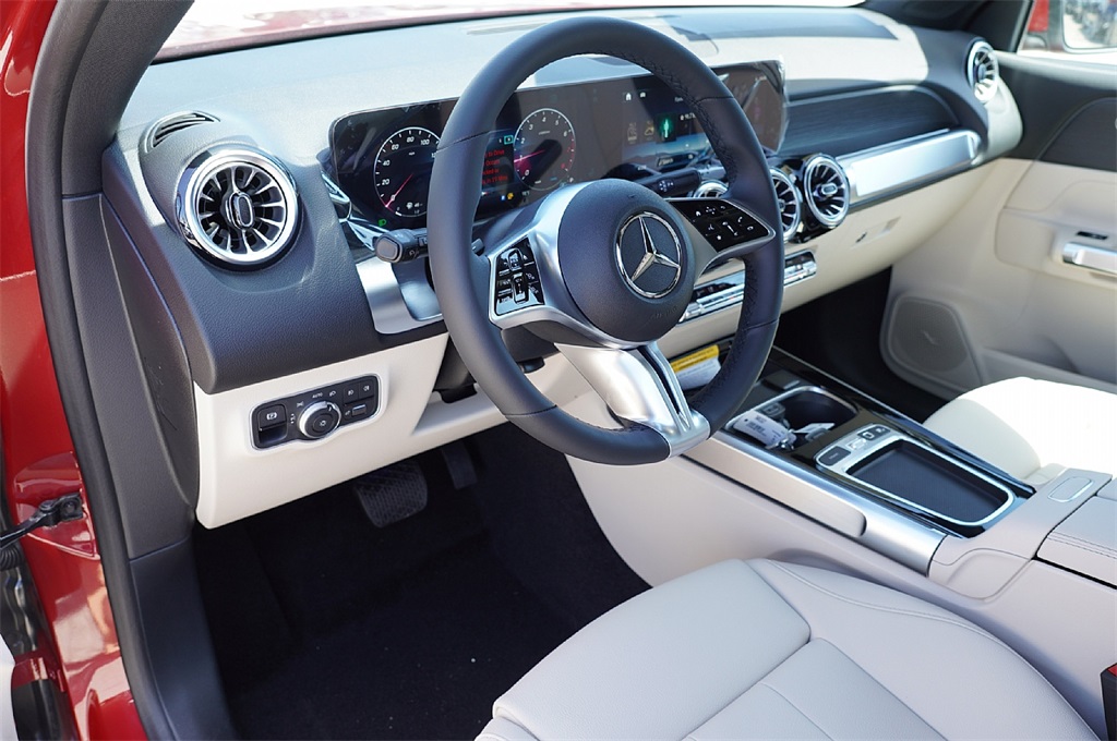 2026 Mercedes Benz GLB 250 photo 18