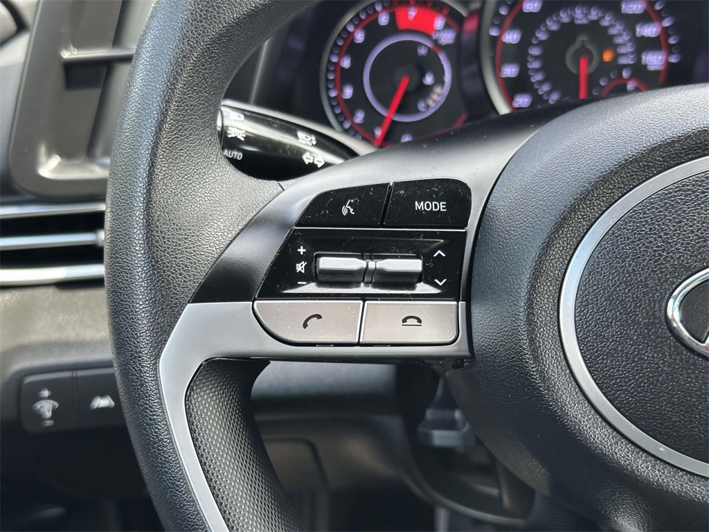 2022 Hyundai Elantra SEL photo 7