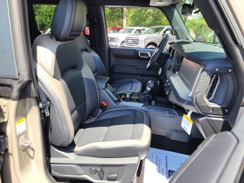 2025 Ford Bronco Outer Banks photo 14