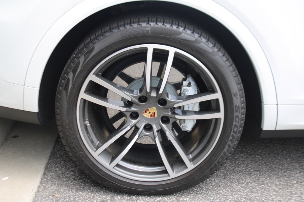 2023 Porsche Cayenne Turbo photo 14