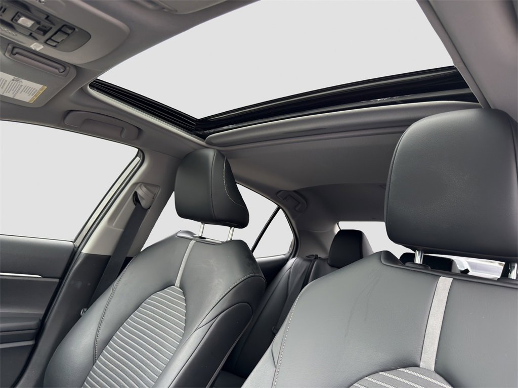 2021 Toyota Camry SE photo 8