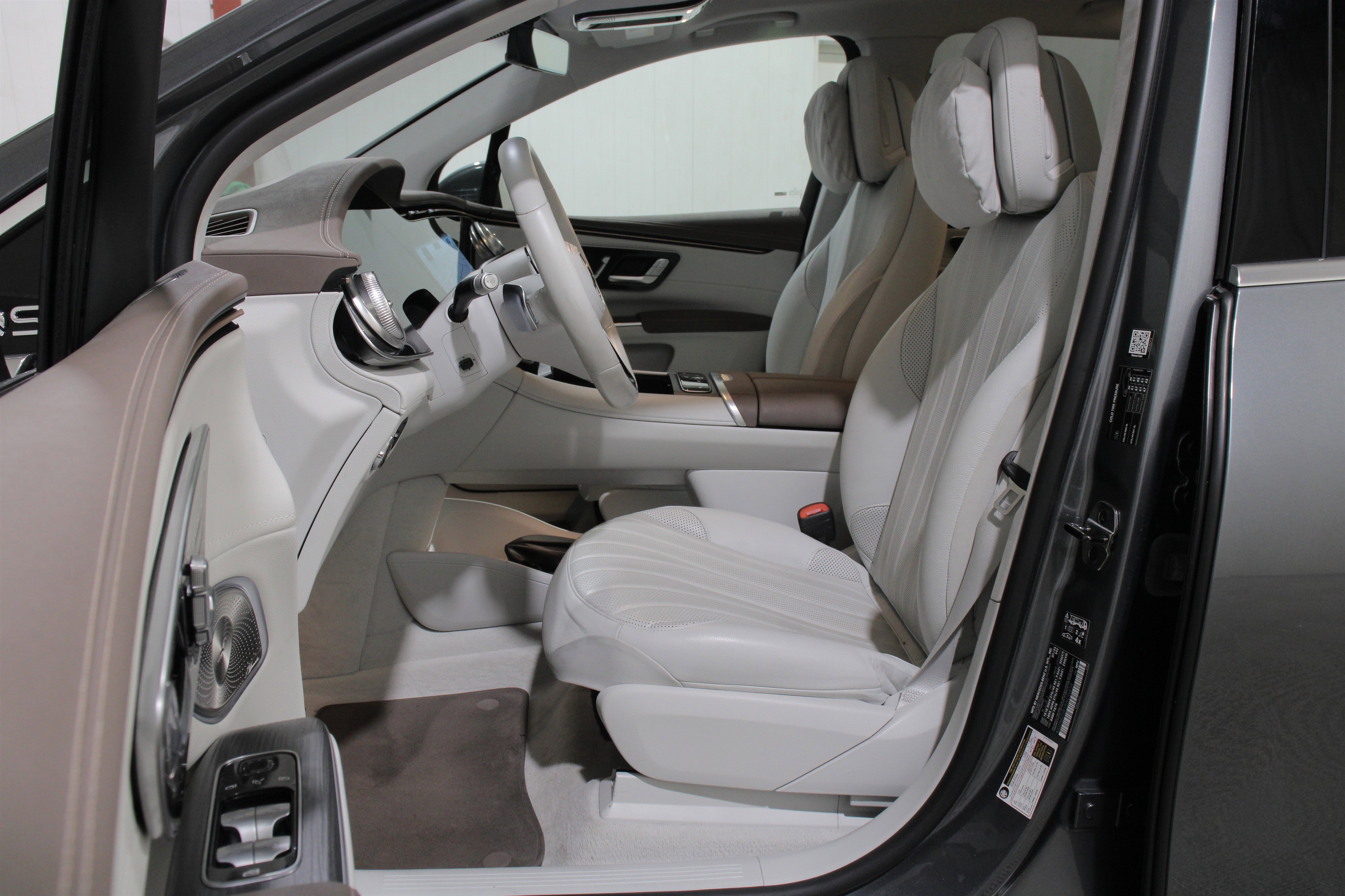 2024 Mercedes Benz EQS-Class SUV photo 3