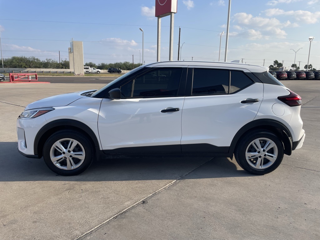 2025 Nissan Kicks Play S photo 2