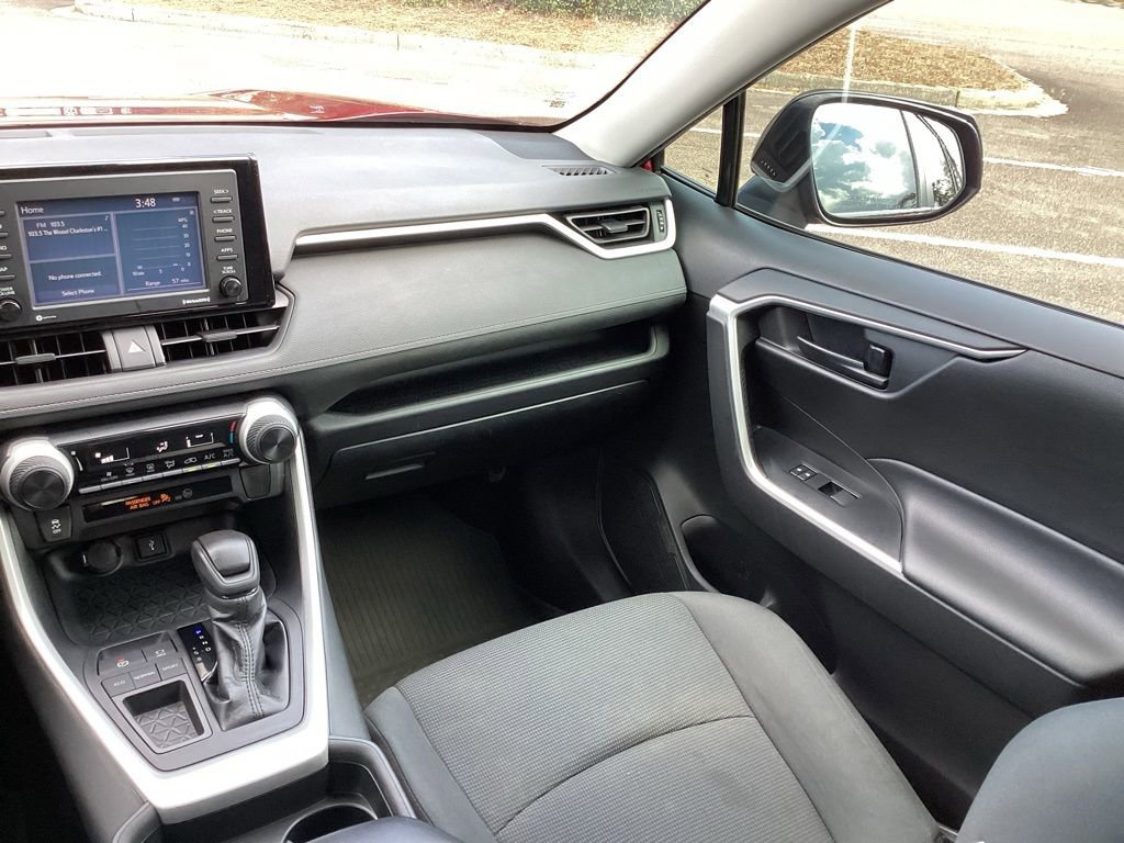 2020 Toyota RAV4 LE photo 23
