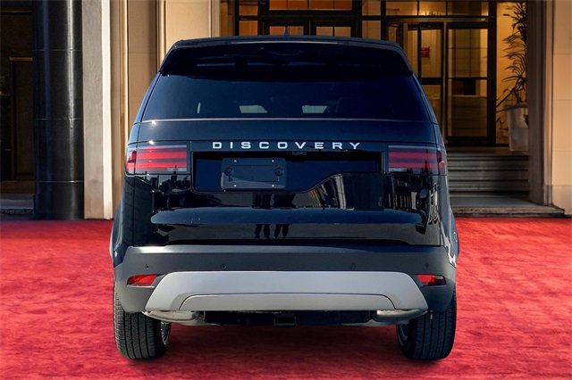 2025 Land Rover Discovery S photo 2